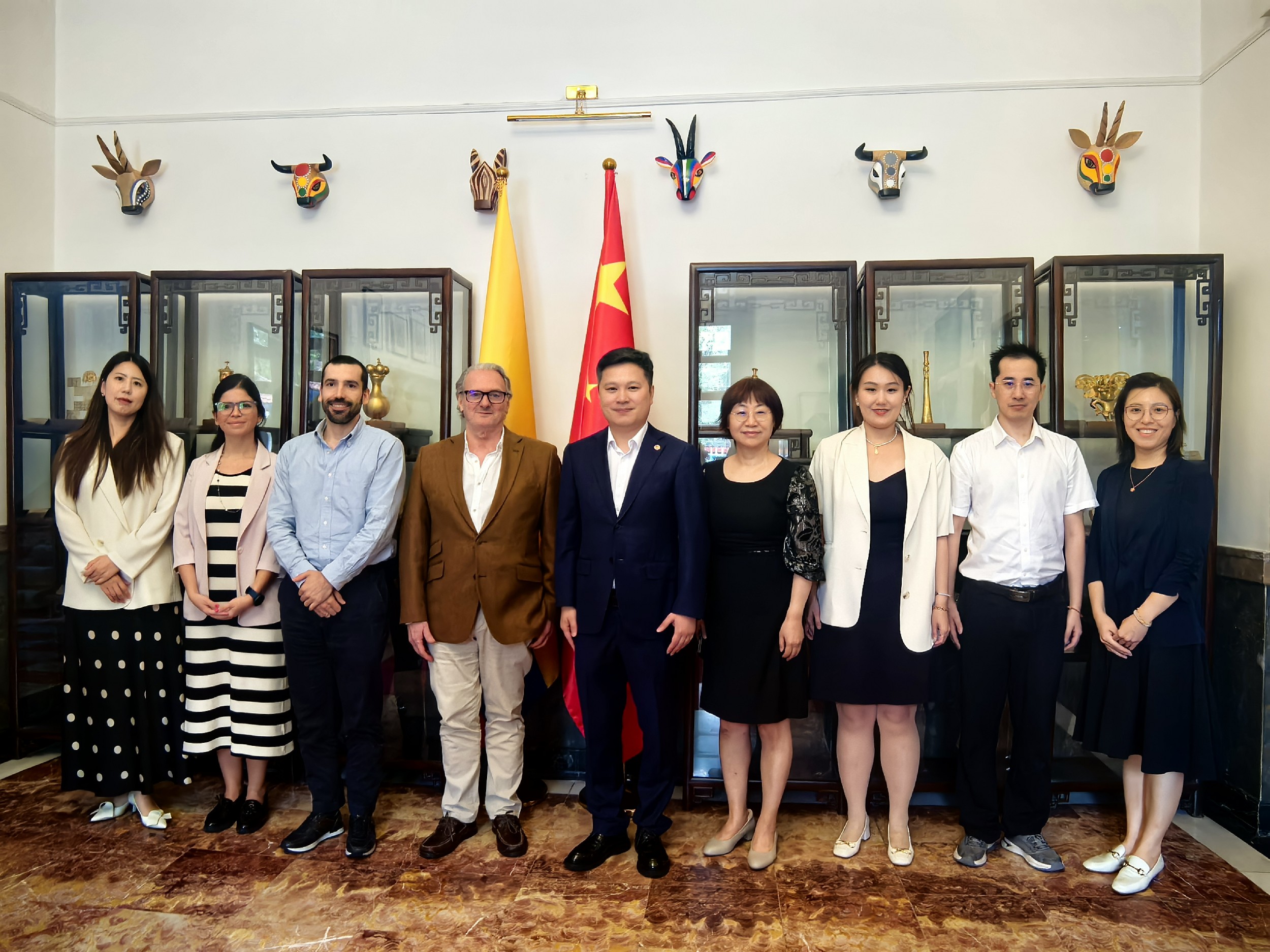 20250723-董事長拜訪哥倫比亞大使.jpg